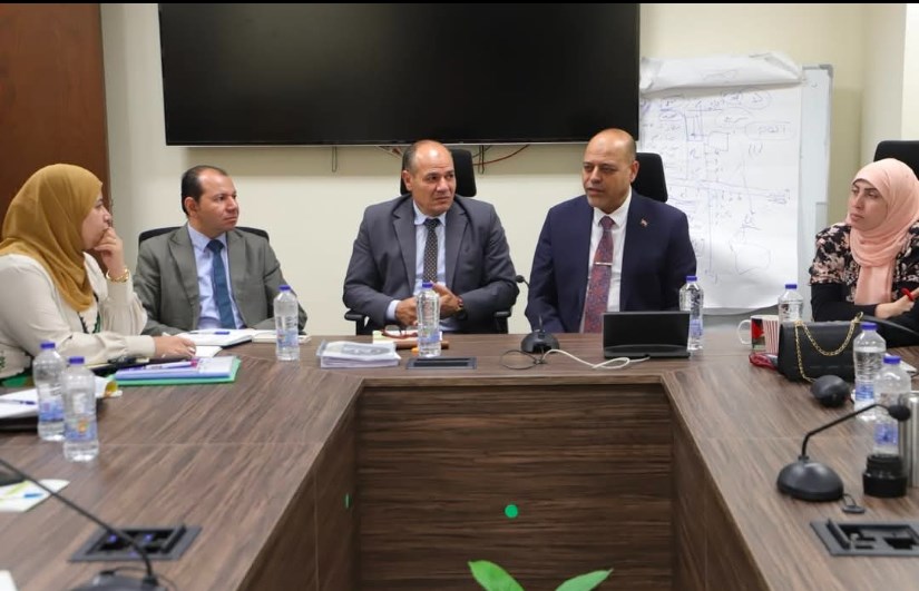 جانب من الندوة جانب من الندوة