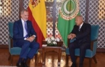 جانب من اللقاء  جانب من اللقاء