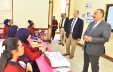 محافظ أسيوط يتفقد المدارس 