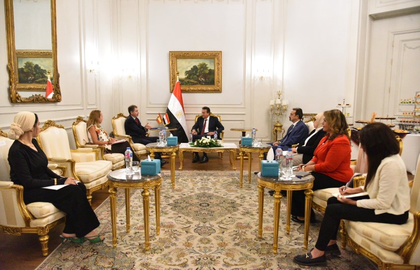 جانب من الاجتماع جانب من الاجتماع