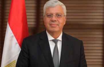 الدكتور أيمن عاشور