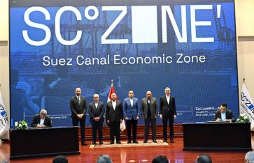 جانب من التوقيع 