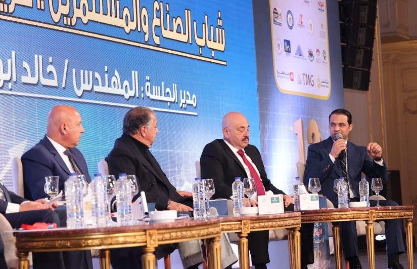 المهندس علي سالم يلقي كلمة فى المؤتمر بحضور وزير الصناعة