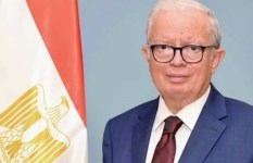 الدكتور حسين عيسى