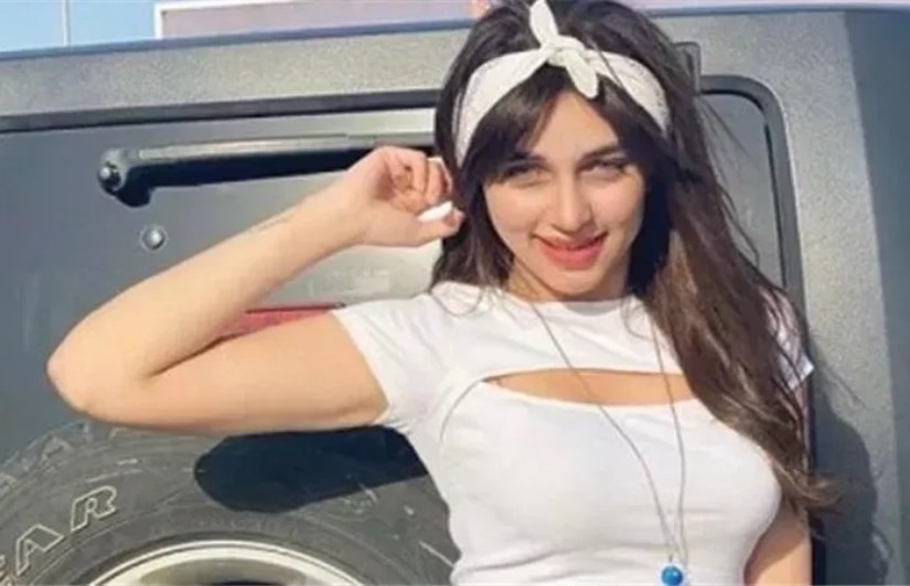 البلوجر منار سامي