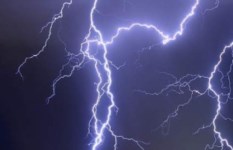 عواصف شديدة