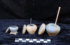 مجموعة من المقابر الصخرية