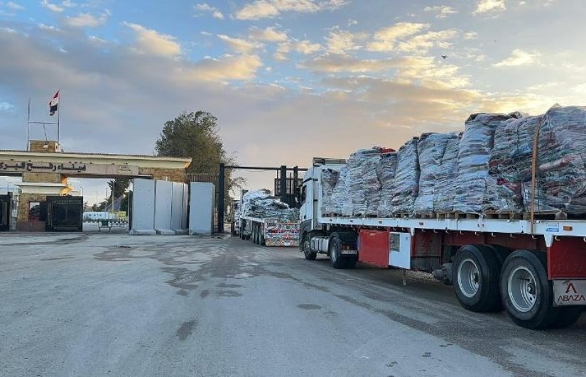 قافلة شاحنات المساعدات الإنسانية