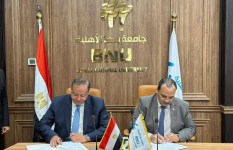 جانب من التوقيع 