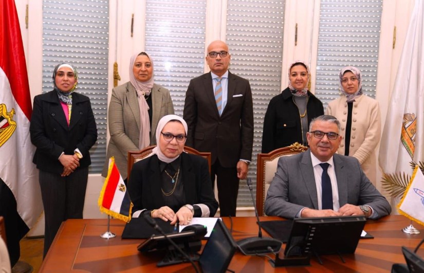 جانب من التوقيع 