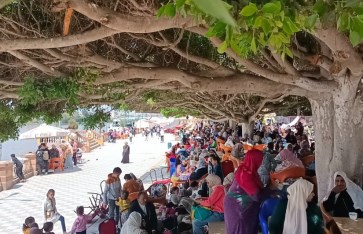 إقبال كثيف على حدائق دسوق والرحلات النيلية في شم النسيم