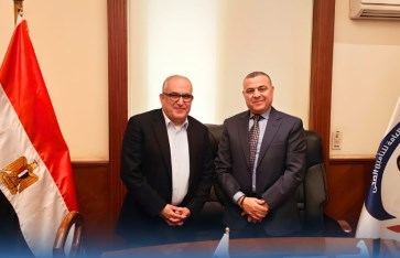 جانب من التوقيع 