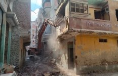 محافظ كفر الشيخ يتابع تنفيذ قرار هدم لعقار آيل للسقوط بسيدي سالم حفاظًا على سلامة المواطنين