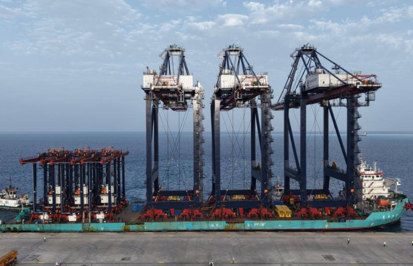 ثلاث أوناش رصيف عملاقة