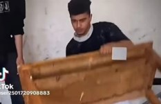 طالب يثير الفوضى