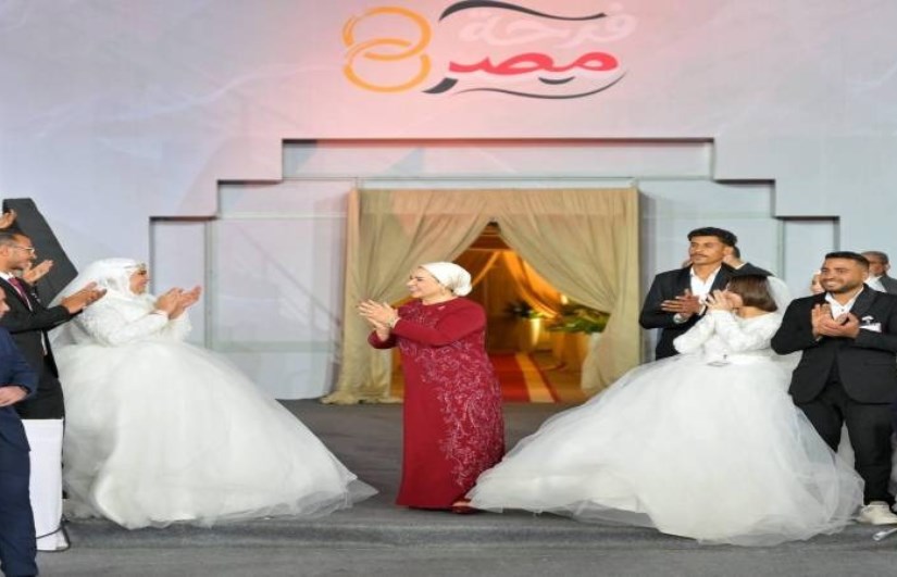 الاحتفال بزفاف ألف عريس وعروس