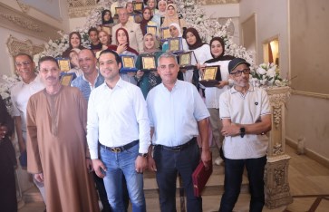 المهندس علي سالم والنائب فتحي الشرقاوي مع أوائل الثانوية العامة