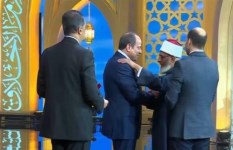 الرئيس السيسي يمنح وسام العلوم والفنون من الطبقة الأولى لعلماء بالأزهر والأوقاف