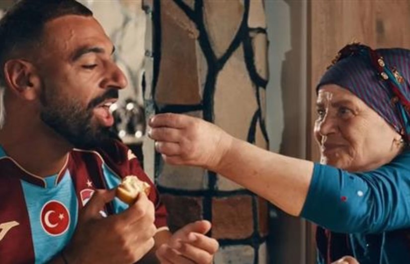 محمد صلاح وخديجة أكباش