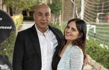المدرب حسام حسن وزوجته 