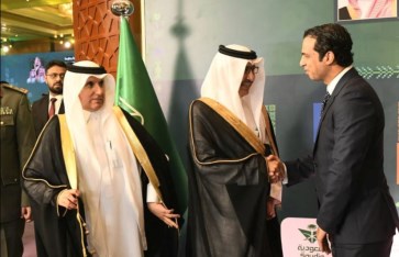 لحظة استقبال المهندس علي سالم 