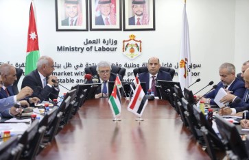 جانب من المباحثات 