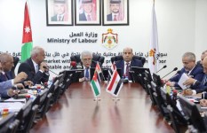 جانب من المباحثات 